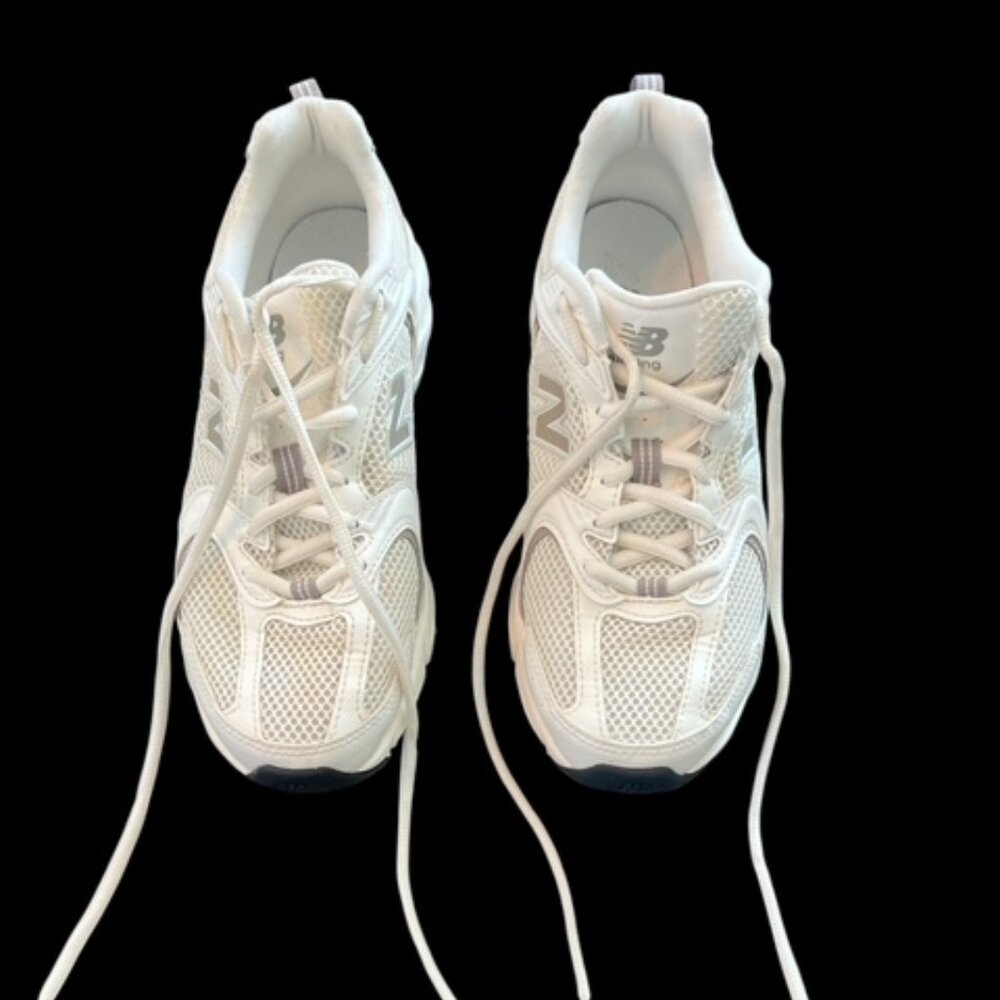 New Balance 530s ~ Unisex ~ White & Tan ~ Size 6.5 M/8 W